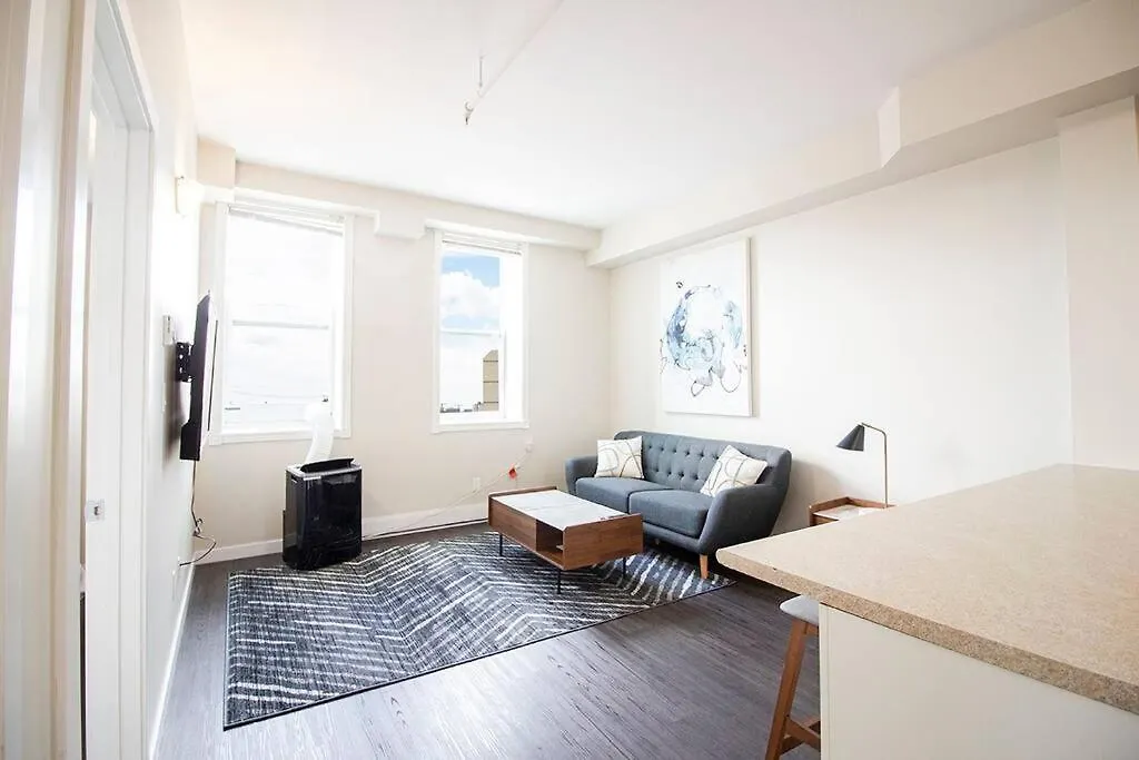 Charming One Bedroom Apartment In St Boniface Winnipeg 0*,  Kanada